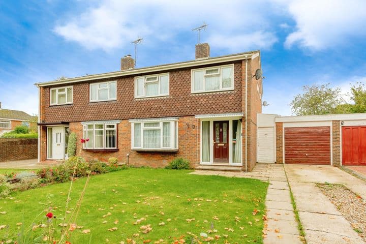 3 bedrooms house for sale in Crawley, United Kingdom - Image 2