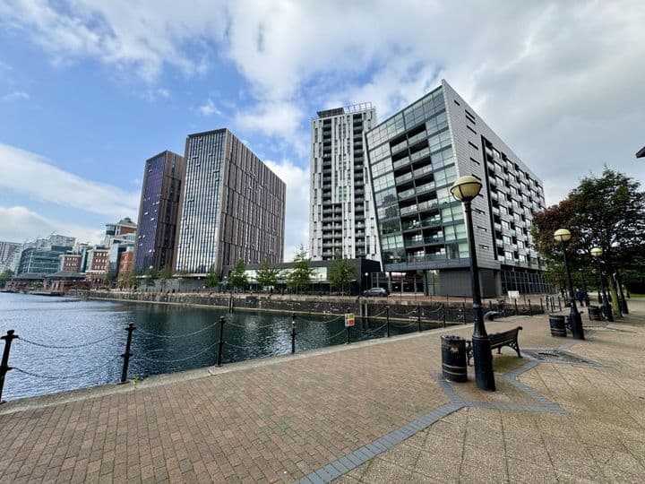 2 bedrooms apartment for sale in Salford, United Kingdom - Image 2