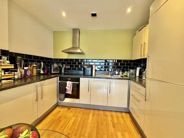 2 bedrooms apartment for sale in Salford, United Kingdom - Image 5