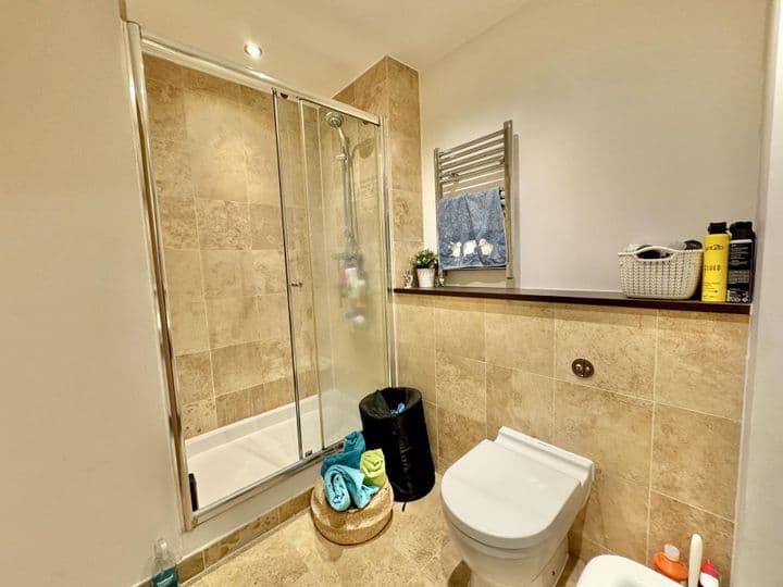 2 bedrooms apartment for sale in Salford, United Kingdom - Image 11