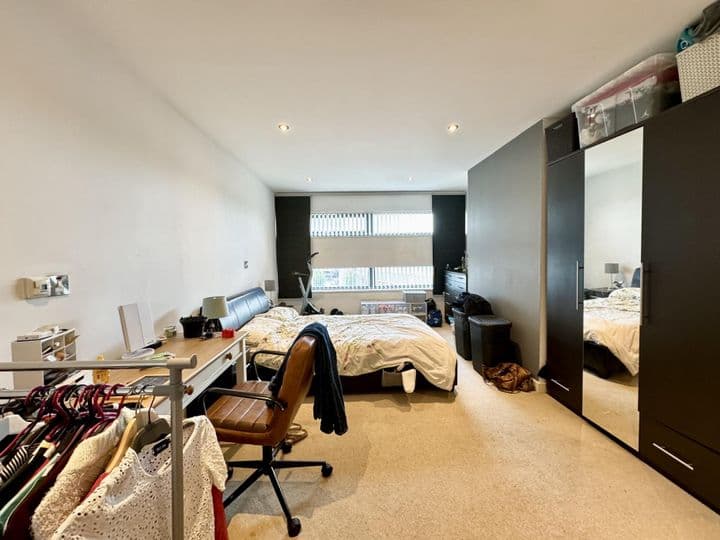 2 bedrooms apartment for sale in Salford, United Kingdom - Image 12