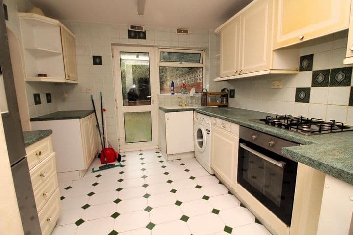 3 bedrooms house for sale in Romford, United Kingdom - Image 4