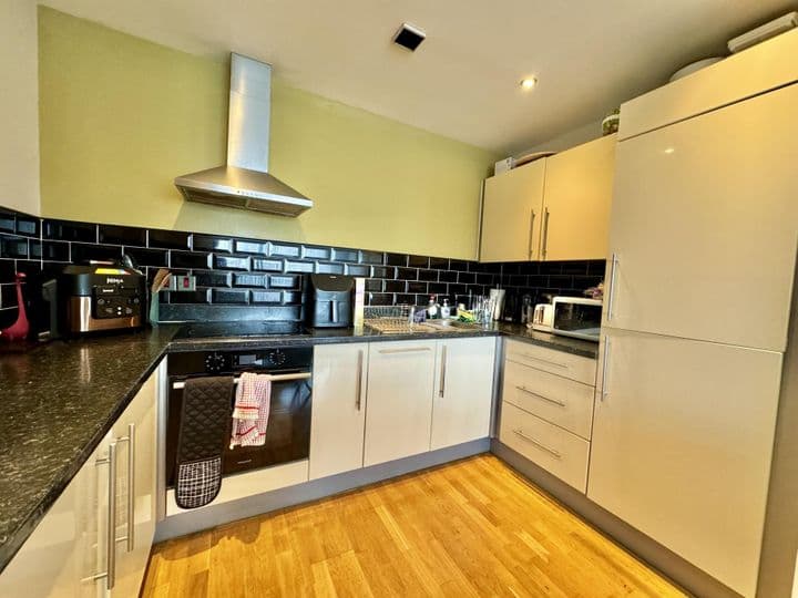 2 bedrooms apartment for sale in Salford, United Kingdom - Image 6