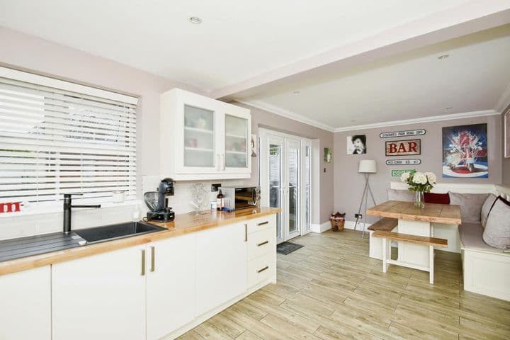 4 bedrooms house for sale in Rochester, United Kingdom - Image 2