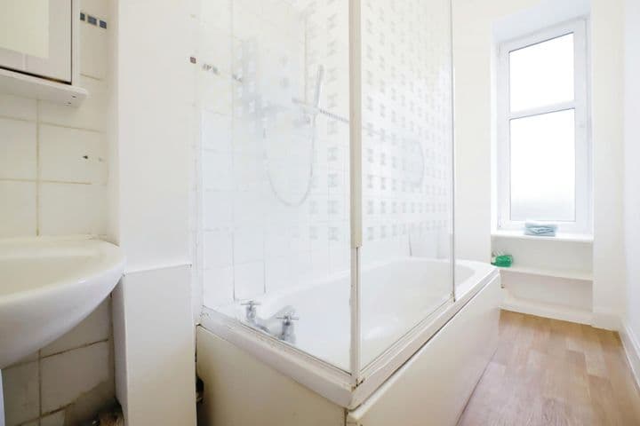 1 bedroom apartment for sale in Glasgow, United Kingdom - Image 10