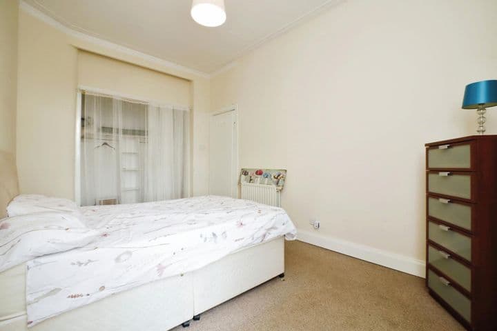 1 bedroom apartment for sale in Glasgow, United Kingdom - Image 9