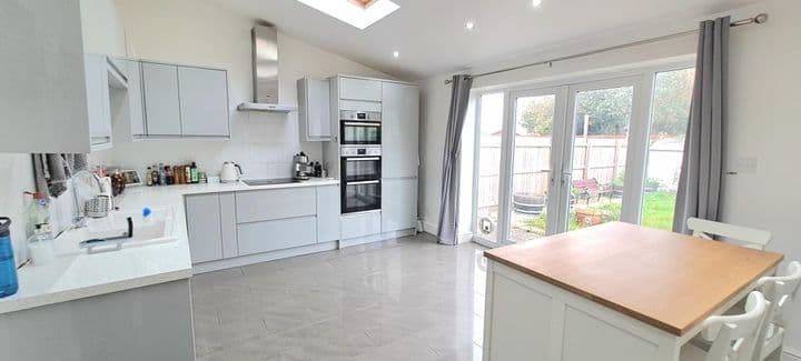 3 bedrooms house for sale in Cardiff, United Kingdom - Image 9