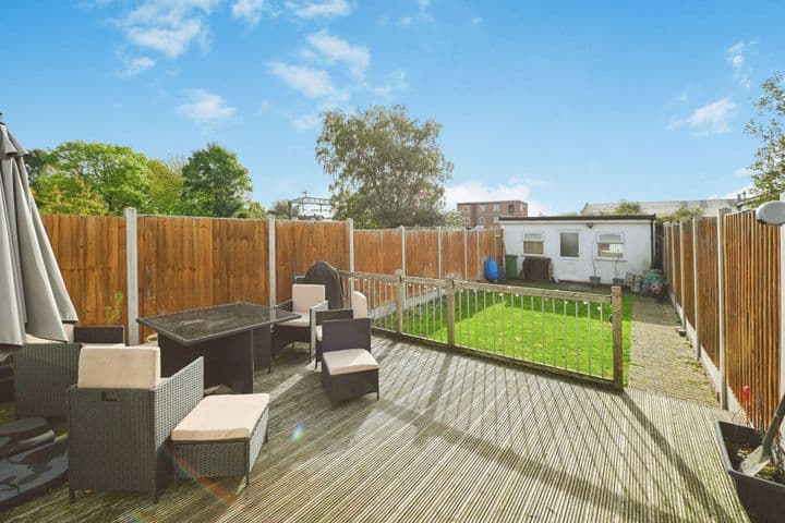 4 bedrooms house for sale in Romford, United Kingdom - Image 4