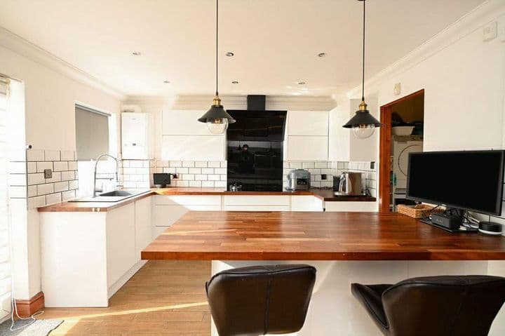 4 bedrooms house for sale in Romford, United Kingdom - Image 5