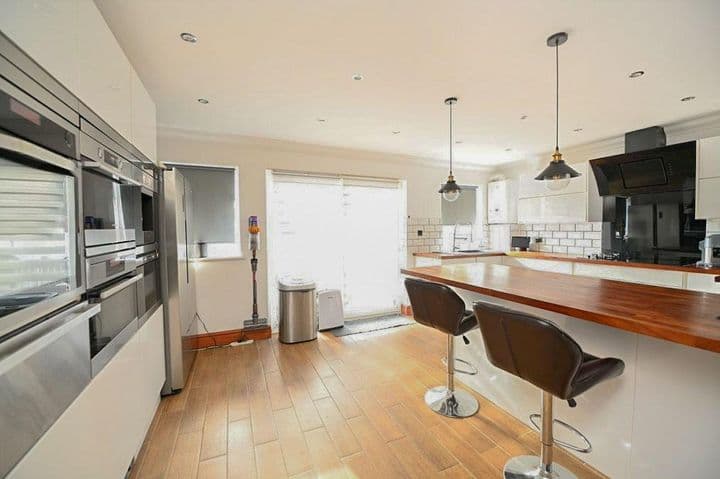 4 bedrooms house for sale in Romford, United Kingdom - Image 7