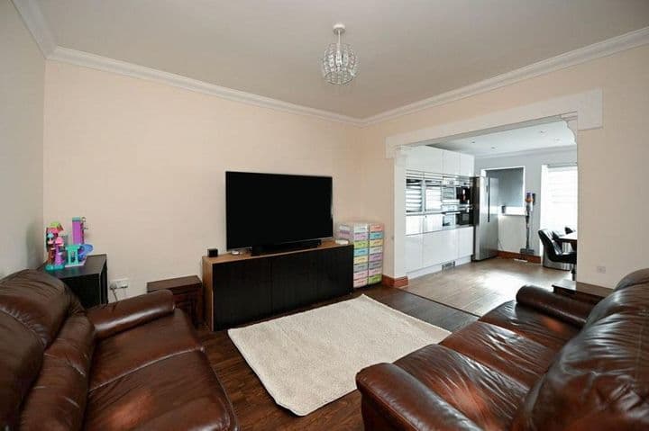 4 bedrooms house for sale in Romford, United Kingdom - Image 3