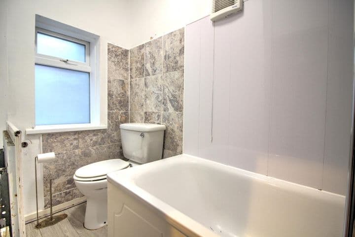 2 bedrooms apartment for sale in Newcastle Upon Tyne, United Kingdom - Image 12