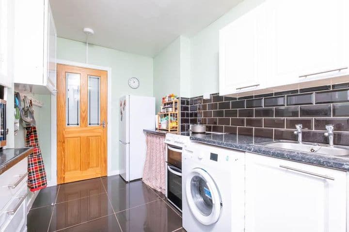 2 bedrooms apartment for sale in Dundee, United Kingdom - Image 7