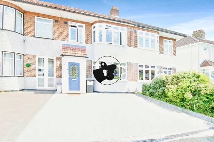 3 bedrooms house for sale in Romford, United Kingdom - Image 6