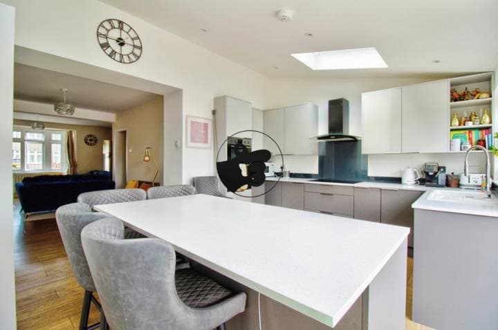 3 bedrooms house for sale in Romford, United Kingdom - Image 16