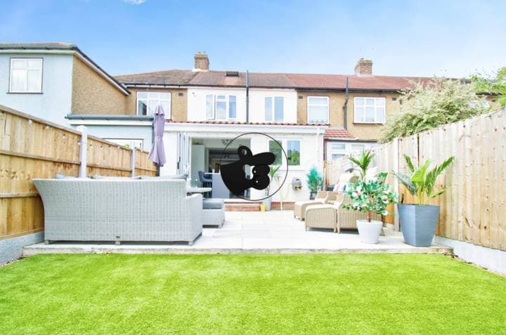 3 bedrooms house for sale in Romford, United Kingdom