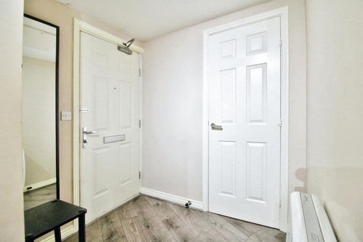 2 bedrooms apartment for sale in Salford, United Kingdom - Image 8