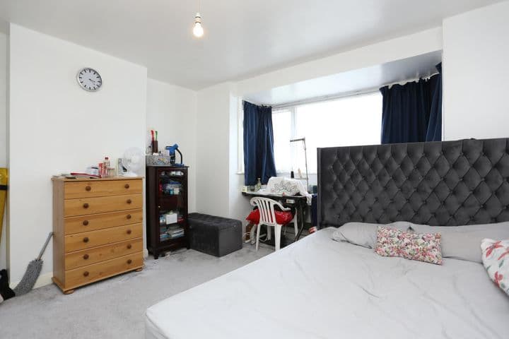 4 bedrooms house for sale in London, United Kingdom - Image 10