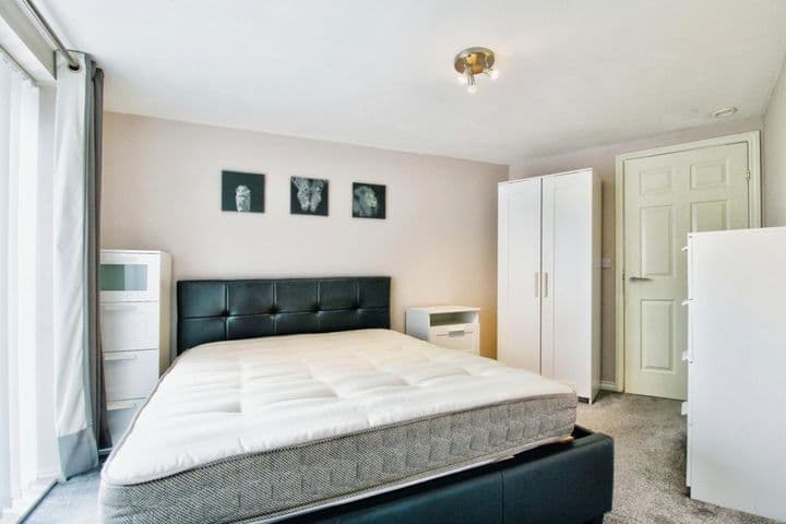 2 bedrooms apartment for sale in Salford, United Kingdom - Image 12