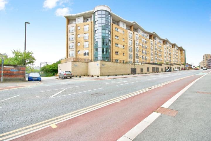 2 bedrooms apartment for sale in Salford, United Kingdom - Image 2