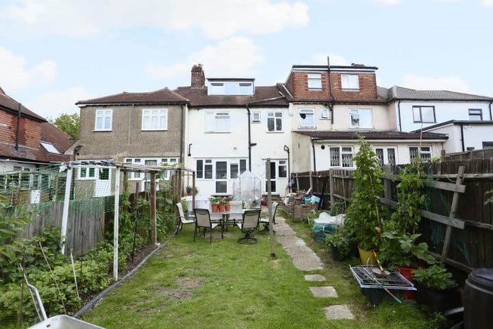 4 bedrooms house for sale in London, United Kingdom - Image 2