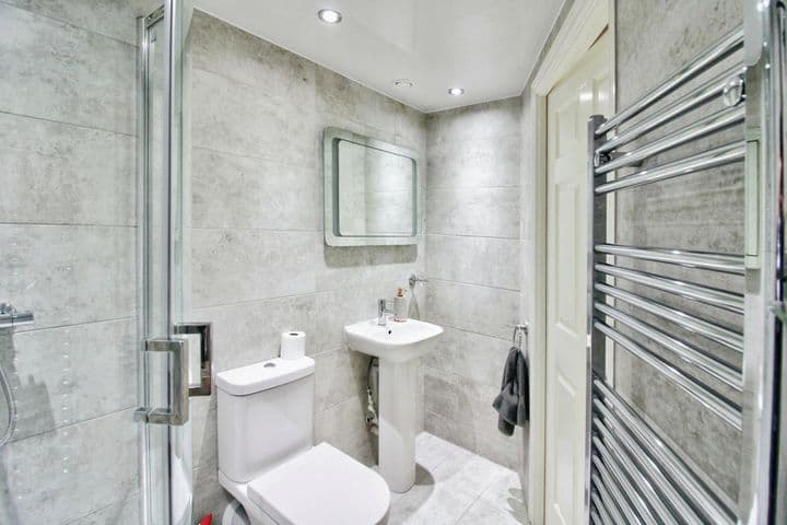 2 bedrooms apartment for sale in Salford, United Kingdom - Image 11