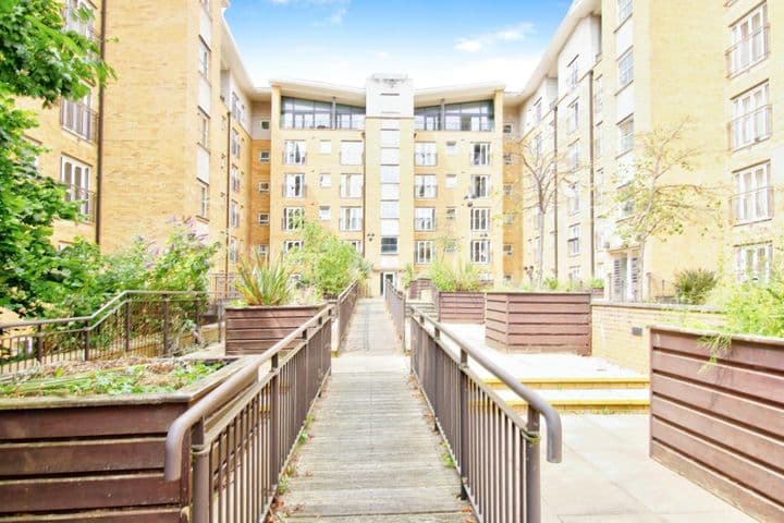 2 bedrooms apartment for sale in Salford, United Kingdom - Image 4