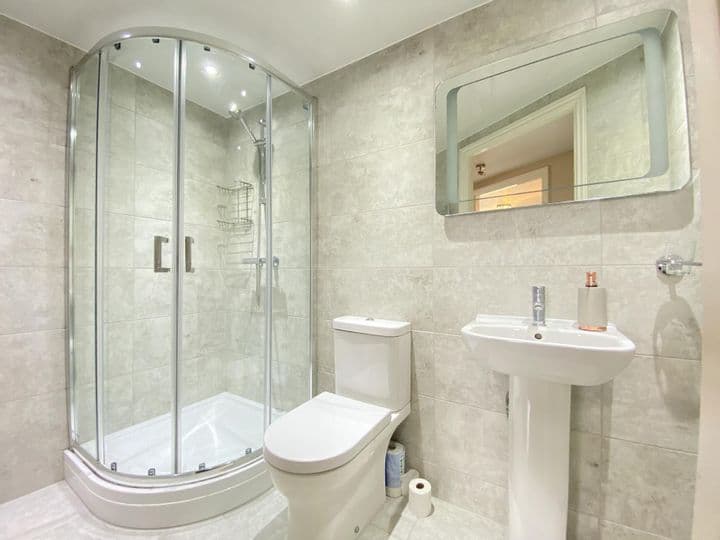 2 bedrooms apartment for sale in Salford, United Kingdom - Image 10