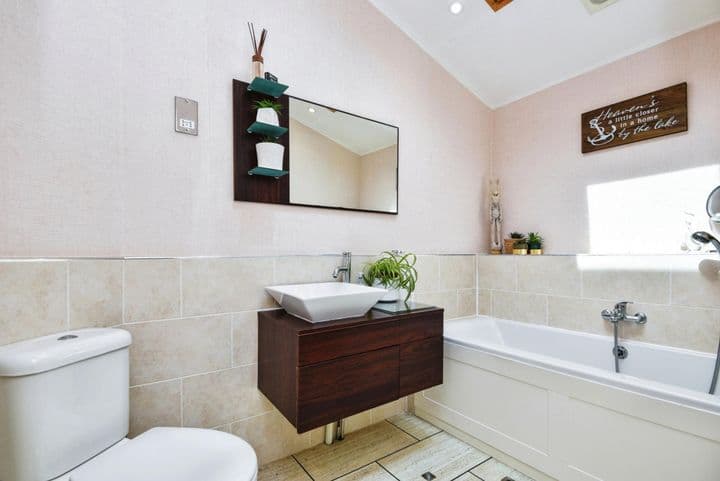 2 bedrooms other for sale in Carnforth, United Kingdom - Image 10