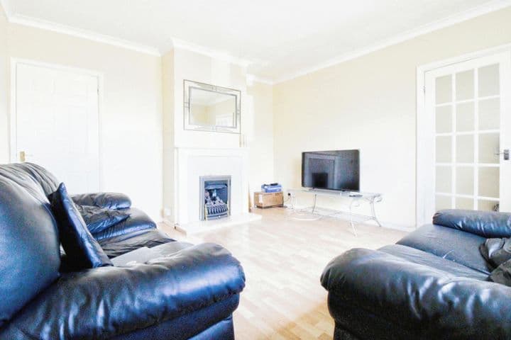 3 bedrooms house for sale in Luton, United Kingdom - Image 3