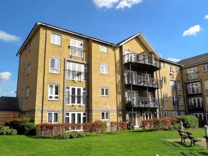 2 bedrooms apartment for sale in Grays, United Kingdom - Image 3