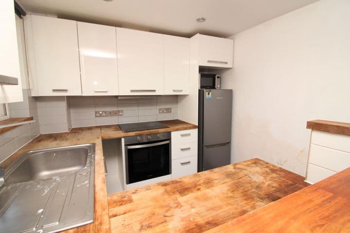 2 bedrooms apartment for sale in Grays, United Kingdom - Image 5