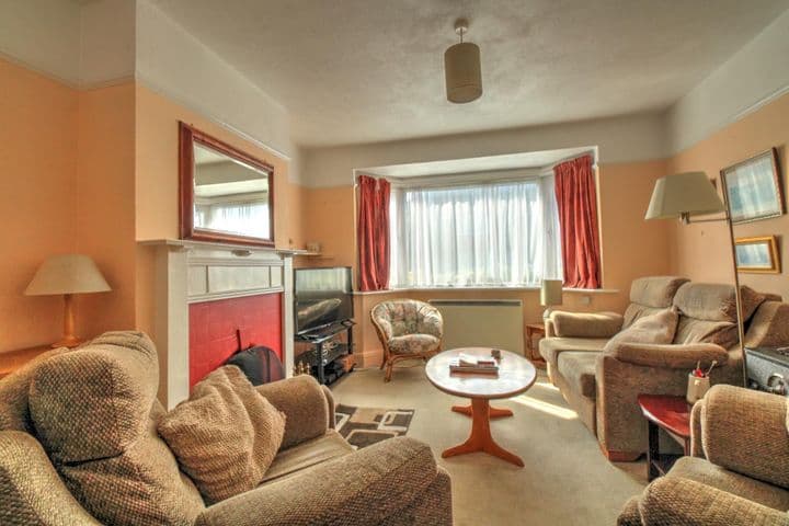 3 bedrooms house for sale in Worthing, United Kingdom - Image 3