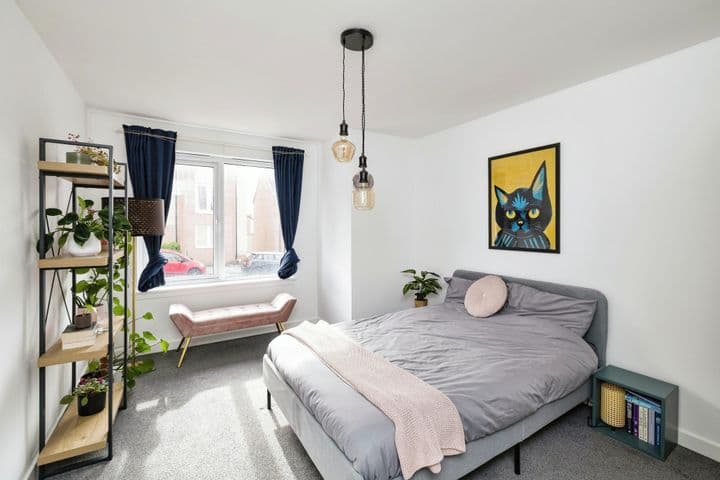 1 bedroom apartment for sale in Edinburgh City Centre, United Kingdom - Image 2