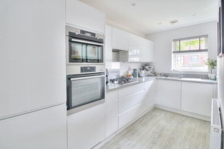 3 bedrooms house for sale in Bracknell, United Kingdom - Image 6