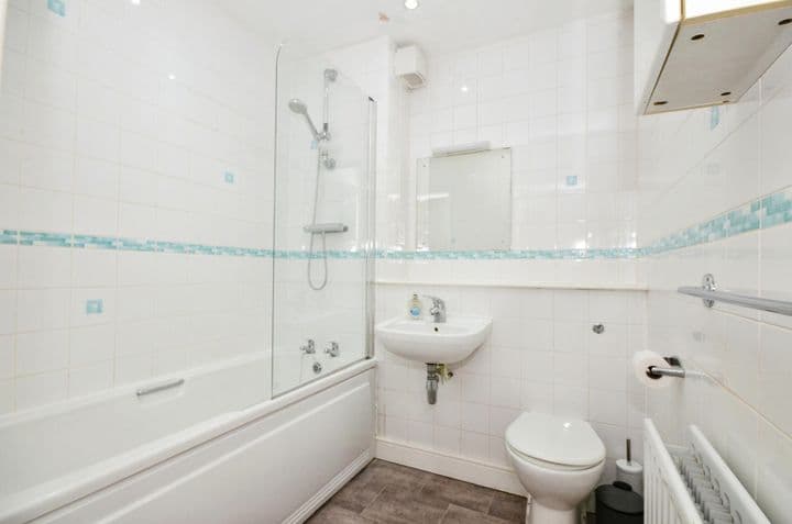 1 bedroom apartment for sale in Hemel Hempstead, United Kingdom - Image 8