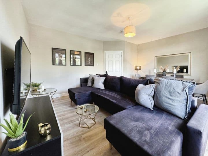 2 bedrooms apartment for sale in Glasgow, United Kingdom - Image 3