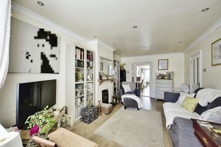 3 bedrooms house for sale in Rochester, United Kingdom - Image 2