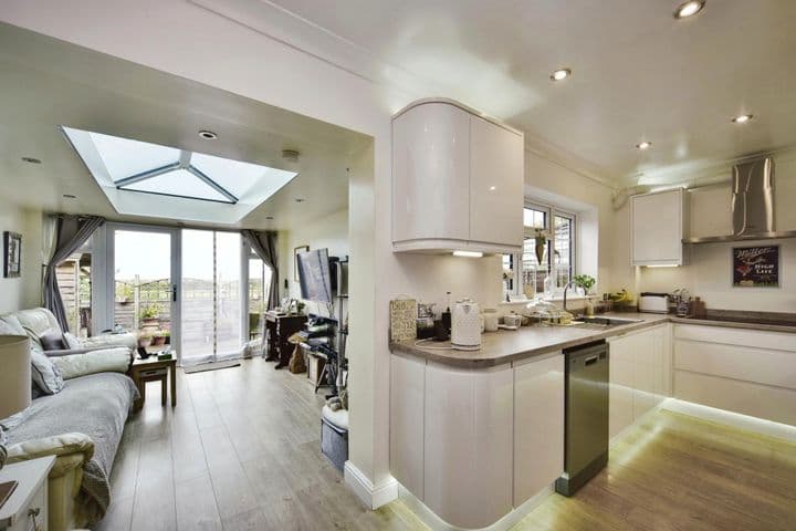 3 bedrooms house for sale in Rochester, United Kingdom - Image 3