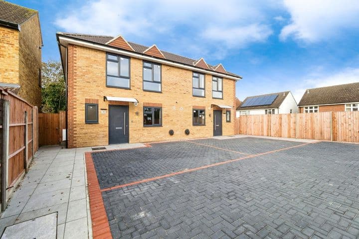 3 bedrooms house for sale in Rainham, United Kingdom - Image 2