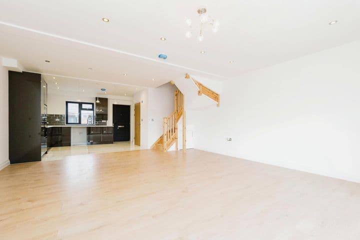 3 bedrooms house for sale in Rainham, United Kingdom - Image 6