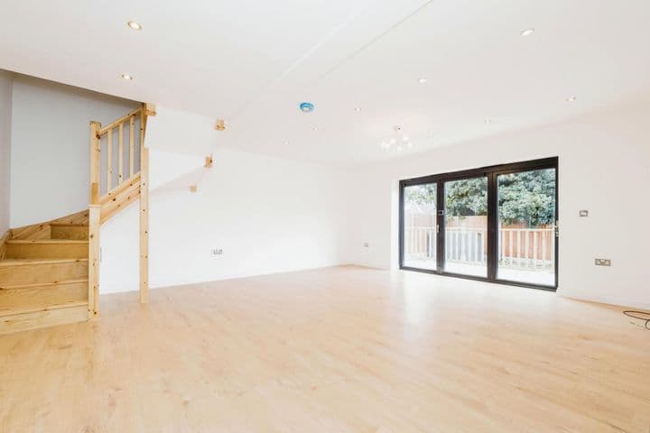 3 bedrooms house for sale in Rainham, United Kingdom - Image 7