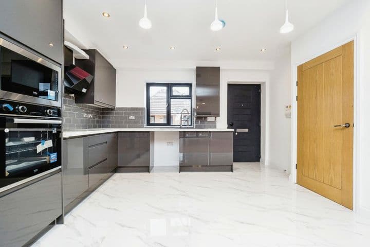 3 bedrooms house for sale in Rainham, United Kingdom - Image 5