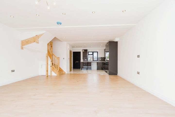 3 bedrooms house for sale in Rainham, United Kingdom - Image 3