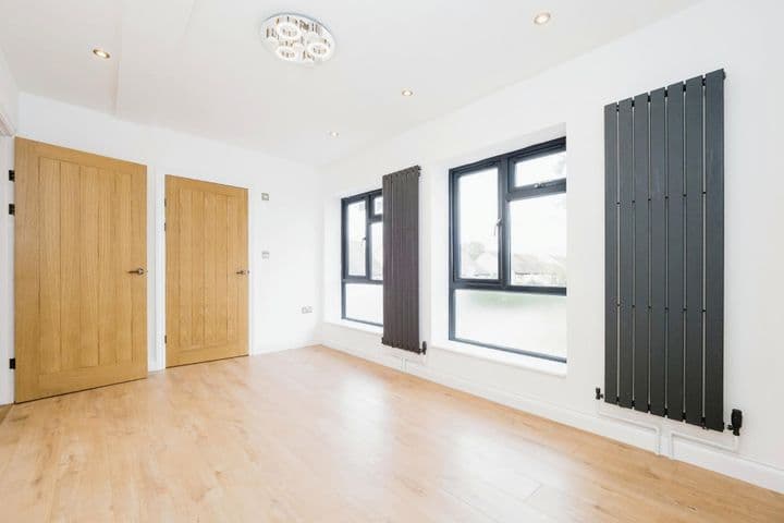 3 bedrooms house for sale in Rainham, United Kingdom - Image 7