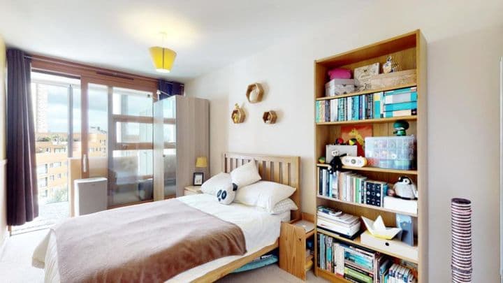 1 bedroom apartment for sale in London, United Kingdom - Image 7