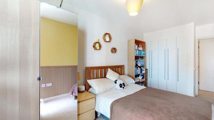 1 bedroom apartment for sale in London, United Kingdom - Image 8