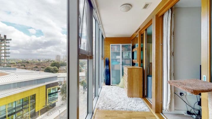 1 bedroom apartment for sale in London, United Kingdom - Image 4