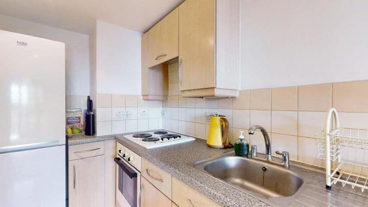 1 bedroom apartment for sale in London, United Kingdom - Image 12