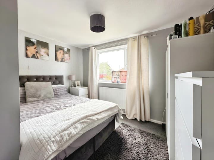 1 bedroom apartment for sale in Leeds, United Kingdom - Image 8